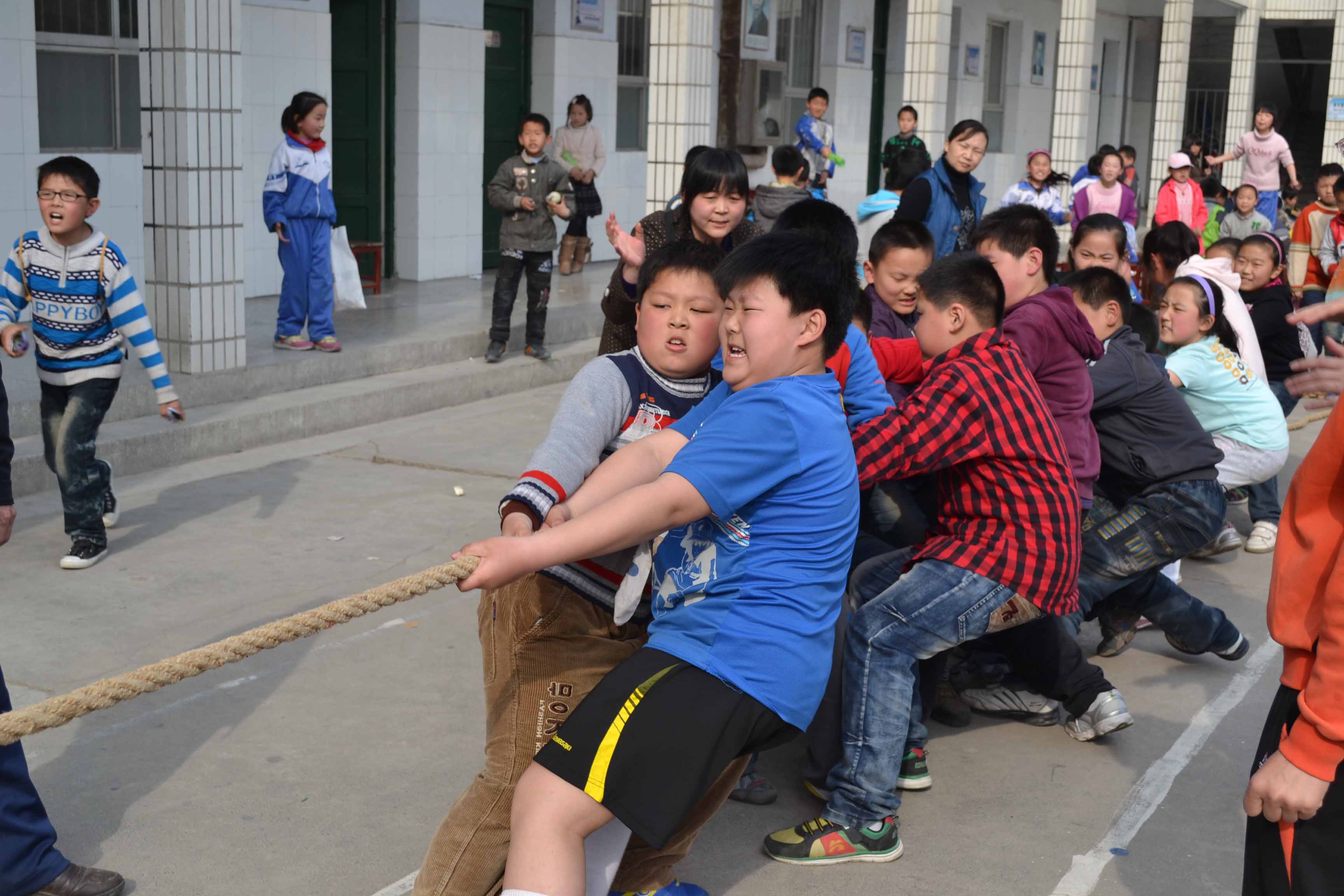 拔河   摄影：许志强